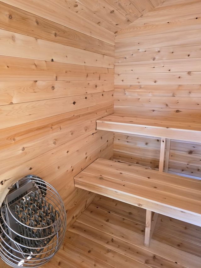 Dundalk Leisurecraft Canadian Timber 2-6 Person Georgian Cabin Sauna w/ Porch | CTC88PW